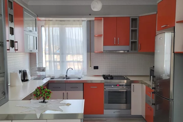 Shtepi me qera Apartament ne Tirane, 2+1, Mobilimi E mobiluar, Pagesa 900  Euro.
