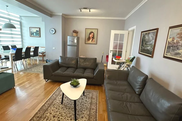 Shtepi me qera Apartament ne Tirane, 2+1, Mobilimi E mobiluar, Pagesa 900  Euro.