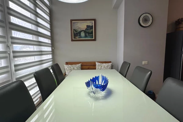 Shtepi me qera Apartament ne Tirane, 2+1, Mobilimi E mobiluar, Pagesa 900  Euro.