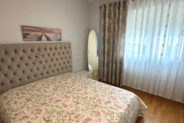 Shtepi me qera Apartament ne Tirane, 2+1, Mobilimi E mobiluar, Pagesa 900  Euro.