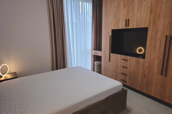 Shtepi me qera Apartament ne Tirane, 2+1, Mobilimi E mobiluar, Pagesa 1,300  Euro.