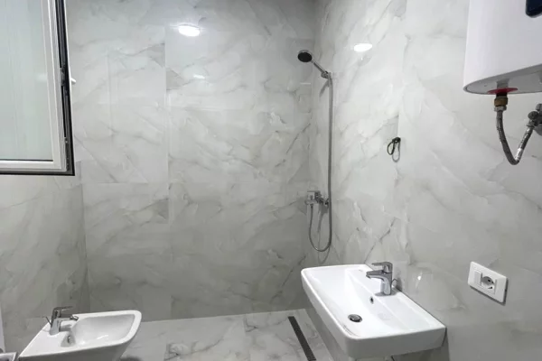 🏢 Jepet me qira ambient per zyre 2+1+2 – Bulevardi i Ri, Rruga Karl Gega