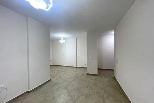 🏢 Jepet me qira ambient për zyrë 2+1+2 – Bulevardi i Ri, Rruga Karl Gega