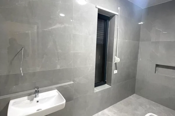 🏢 Jepet me qira ambient per zyre 2+1+2 – Bulevardi i Ri, Rruga Karl Gega