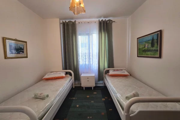 Shtepi me qera Apartament ne Tirane, 2+1, Mobilimi E mobiluar, Pagesa 500  Euro.