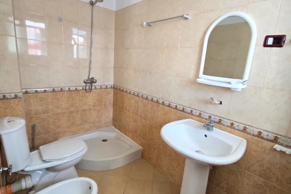 Shtepi me qera Apartament ne Tirane, 2+1, Mobilimi E mobiluar, Pagesa 500  Euro.