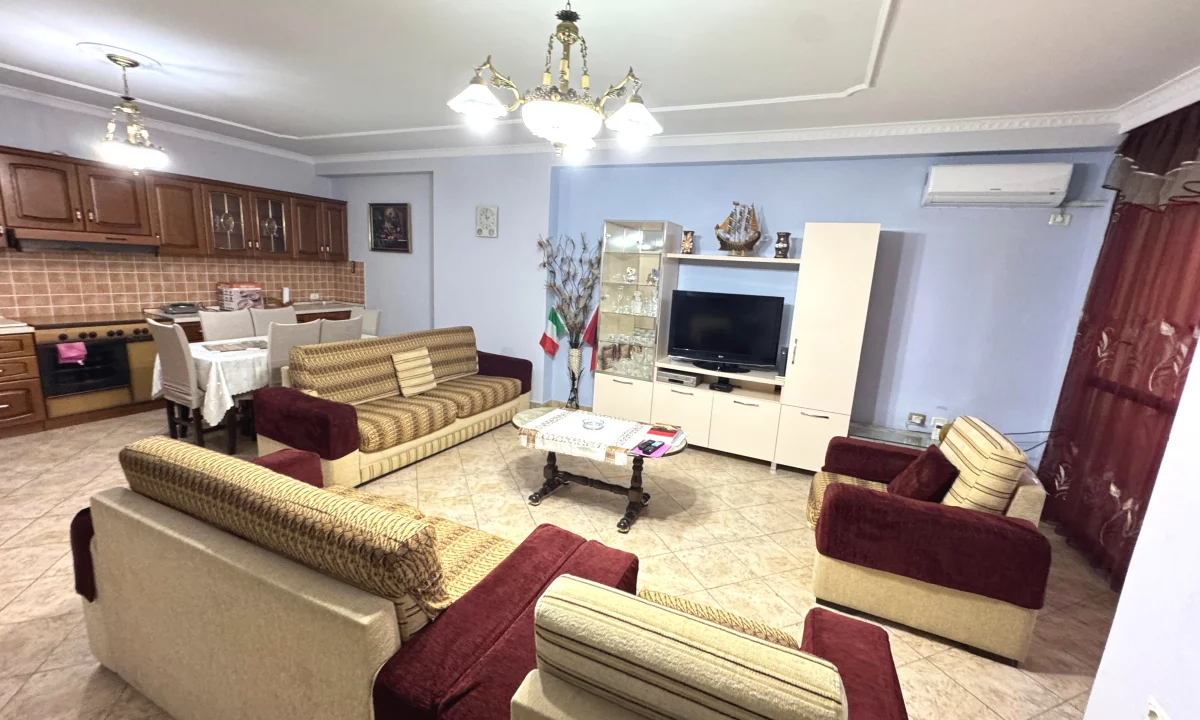 Shtepi me qera Apartament ne Tirane, 2+1, Mobilimi E mobiluar, Pagesa 650  Euro.