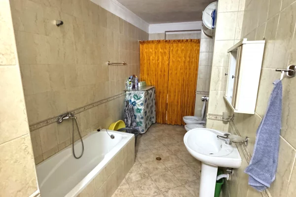 Shtepi me qera Apartament ne Tirane, 2+1, Mobilimi E mobiluar, Pagesa 650  Euro.