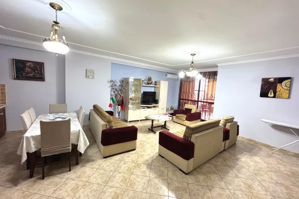 Shtepi me qera Apartament ne Tirane, 2+1, Mobilimi E mobiluar, Pagesa 650  Euro.