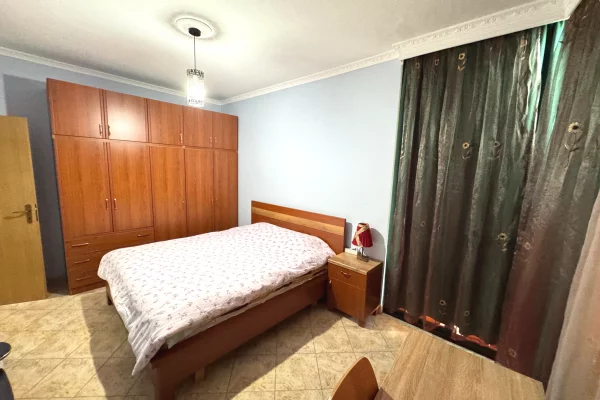 Shtepi me qera Apartament ne Tirane, 2+1, Mobilimi E mobiluar, Pagesa 650  Euro.