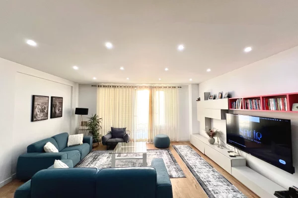 Shtepi me qera Apartament ne Tirane, 2+1, Mobilimi E mobiluar, Pagesa 1,100  Euro.