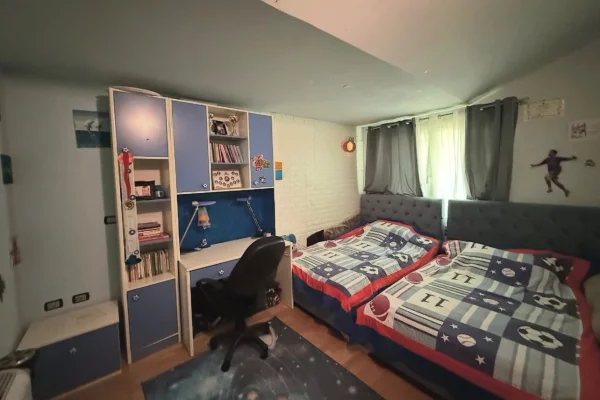 Shtepi me qera Penthose(kati i fundit panoramik) ne Tirane, 3+1, Mobilimi E mobiluar, Pagesa 1,500  Euro.