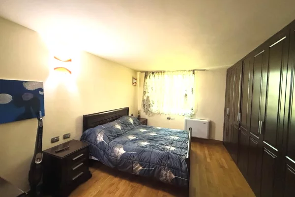 Shtepi me qera Penthose(kati i fundit panoramik) ne Tirane, 3+1, Mobilimi E mobiluar, Pagesa 1,500  Euro.