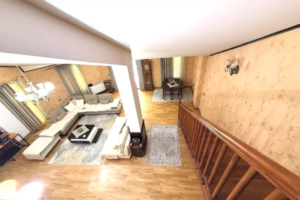 Shtepi me qera Penthose(kati i fundit panoramik) ne Tirane, 3+1, Mobilimi E mobiluar, Pagesa 1,500  Euro.