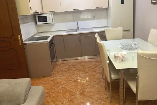 Shtepi me qera Apartament ne Tirane, 2+1, Mobilimi E mobiluar, Pagesa 700  Euro.