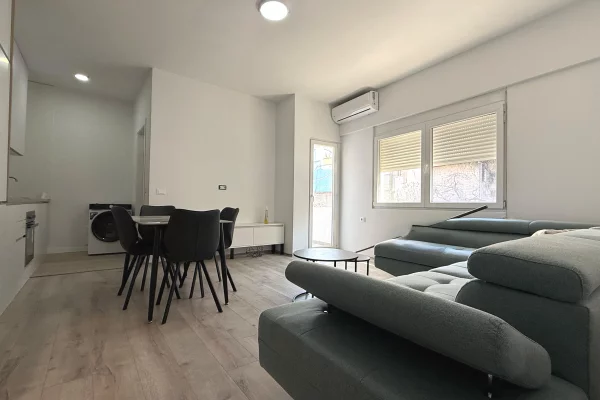 Shtepi me qera Apartament ne Tirane, 1+1, Mobilimi E mobiluar, Pagesa 650  Euro.
