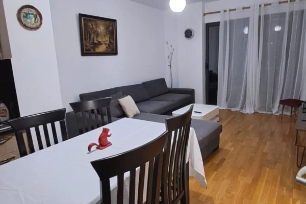 Shtepi me qera Apartament ne Tirane, 2+1, Mobilimi E mobiluar, Pagesa 600  Euro.