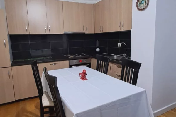 Shtepi me qera Apartament ne Tirane, 2+1, Mobilimi E mobiluar, Pagesa 600  Euro.