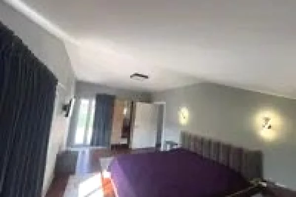 Shtepi me qera Vila Luksoze ne Tirane, 5+1, Mobilimi E mobiluar, Pagesa 1,200  Euro.