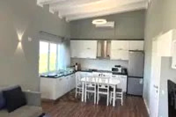 Shtepi me qera Vila Luksoze ne Tirane, 5+1, Mobilimi E mobiluar, Pagesa 1,200  Euro.