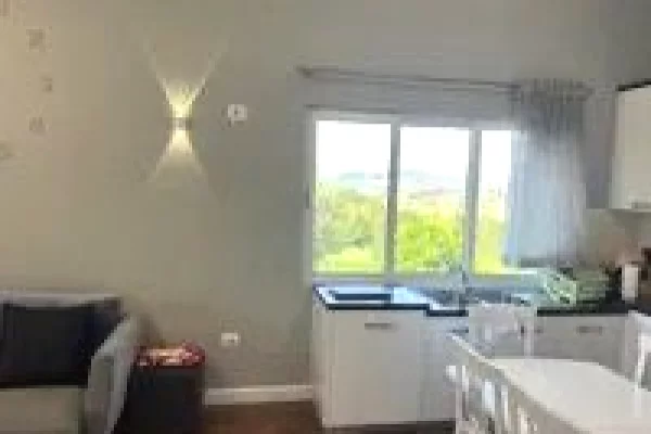 Shtepi me qera Vila Luksoze ne Tirane, 5+1, Mobilimi E mobiluar, Pagesa 1,200  Euro.