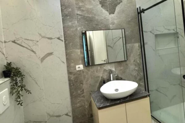 Shtepi me qera Apartament ne Tirane, 1+1, Mobilimi E mobiluar, Pagesa 650  Euro.