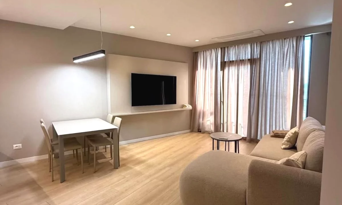 Shtepi me qera Apartament ne Tirane, 1+1, Mobilimi E mobiluar, Pagesa 1,100  Euro.