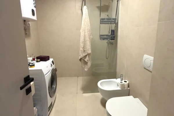 Shtepi me qera Apartament ne Tirane, 1+1, Mobilimi E mobiluar, Pagesa 1,100  Euro.