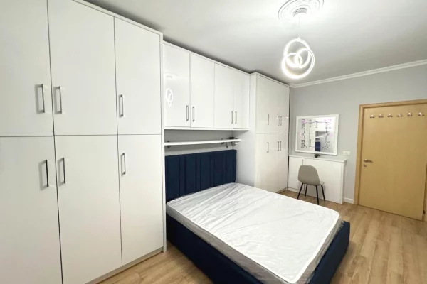 Shtepi ne shitje Apartament ne Tirane, 1+1, Mobilimi E mobiluar, Pagesa 125,000  Euro.