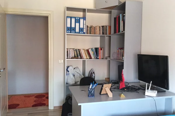 Shtepi me qera Apartament ne Tirane, 2+1, Mobilimi E mobiluar, Pagesa 700  Euro.
