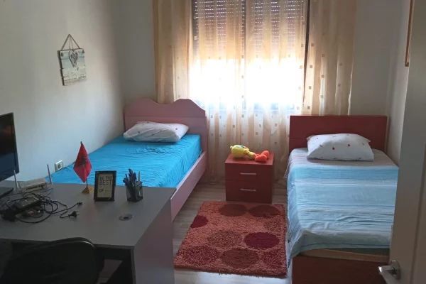 Shtepi me qera Apartament ne Tirane, 2+1, Mobilimi E mobiluar, Pagesa 700  Euro.