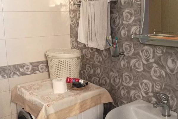 Shtepi me qera Apartament ne Tirane, 2+1, Mobilimi E mobiluar, Pagesa 700  Euro.