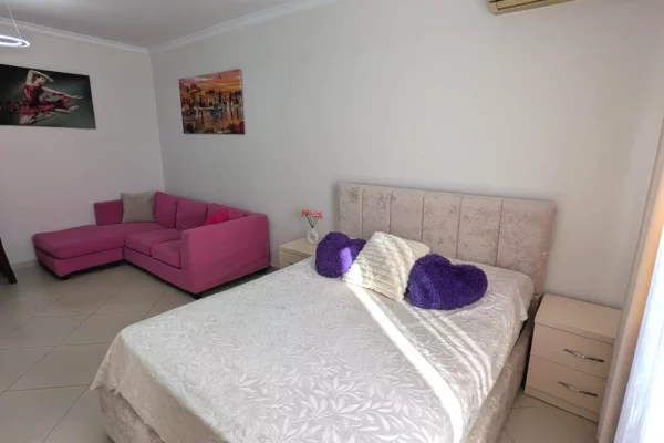 Shtepi me qera Apartament ne Tirane, Garsoniere, Mobilimi E mobiluar, Pagesa 500  Euro.