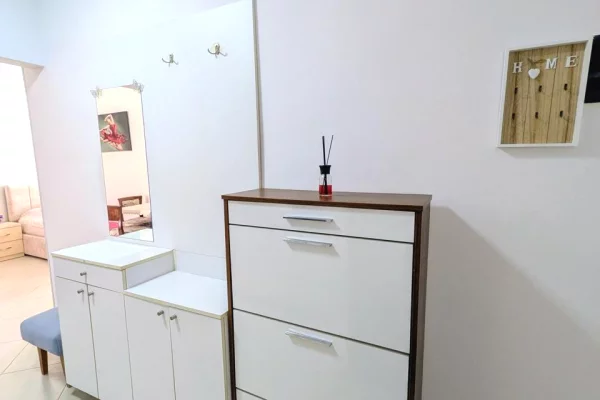 Shtepi me qera Apartament ne Tirane, Garsoniere, Mobilimi E mobiluar, Pagesa 500  Euro.