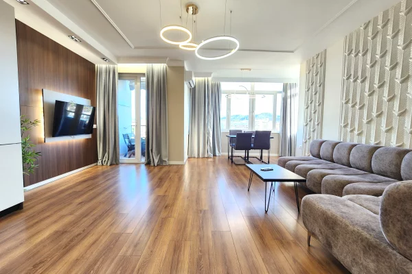 Appartamento in vendita a Tirana 2+1, Arredato