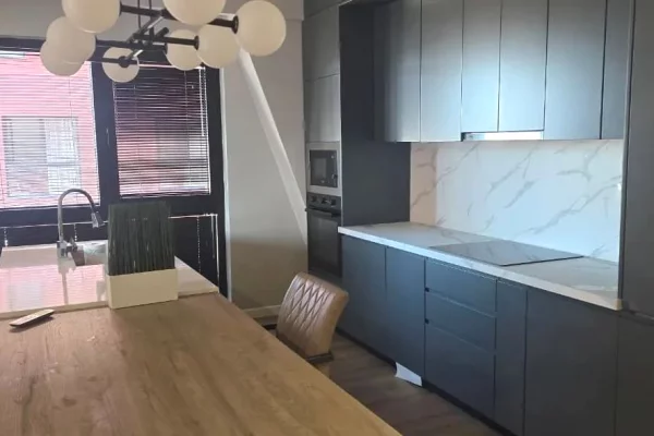 Appartamento in vendita a Tirana 2+1, Arredato