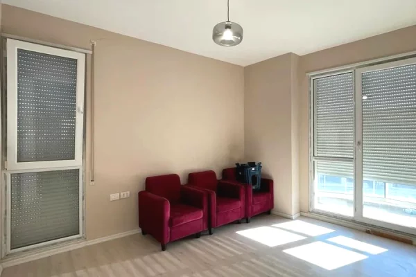 Shtepi ne shitje Apartament ne Tirane, 3+1, Mobilimi E mobiluar, Pagesa 150,000  Euro.
