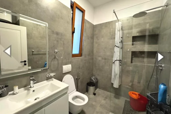 Shtepi me qera Apartament ne Tirane, 2+1, Mobilimi E mobiluar, Pagesa 700  Euro.