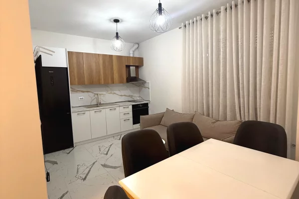 Shtepi me qera Apartament ne Tirane, 2+1, Mobilimi E mobiluar, Pagesa 800  Euro.