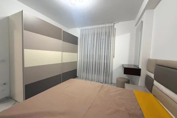 Shtepi me qera Apartament ne Tirane, 2+1, Mobilimi E mobiluar, Pagesa 800  Euro.