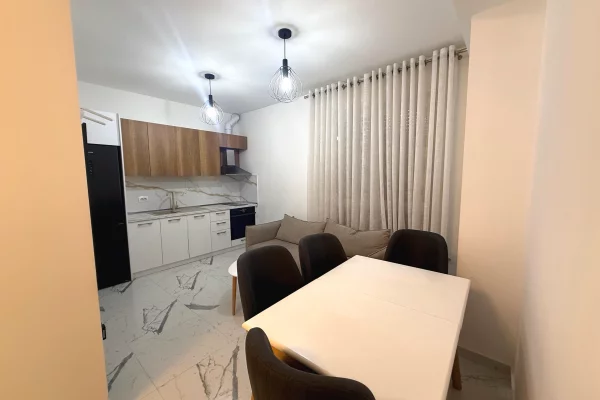Shtepi me qera Apartament ne Tirane, 2+1, Mobilimi E mobiluar, Pagesa 800  Euro.