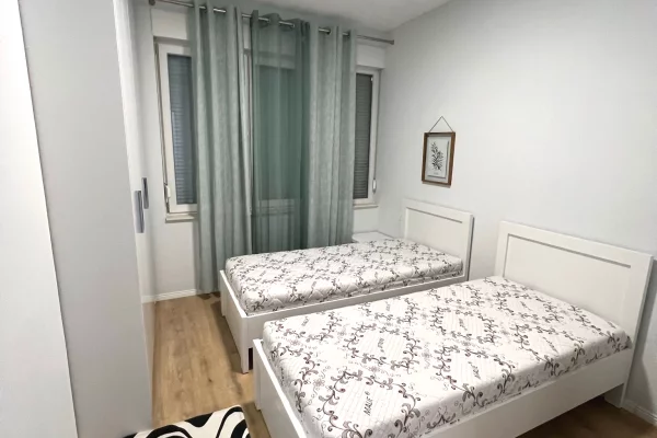 Shtepi me qera Apartament ne Tirane, 2+1, Mobilimi E mobiluar, Pagesa 750  Euro.