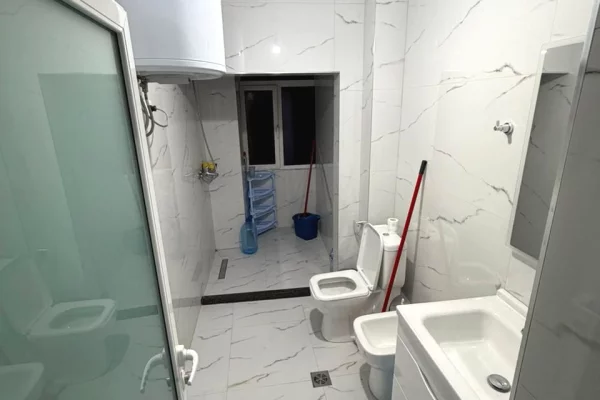 Shtepi me qera Apartament ne Tirane, 3+1, Mobilimi E mobiluar, Pagesa 55,000  Leke.