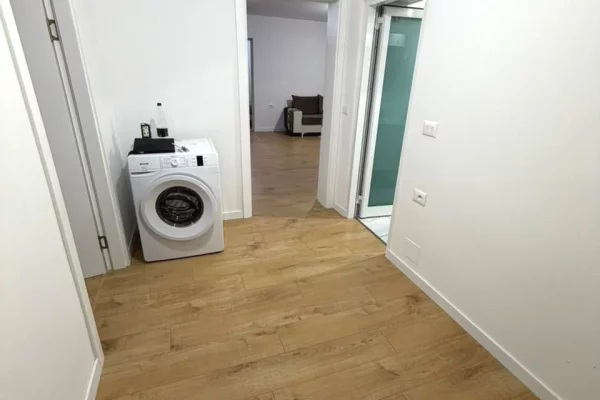 Shtepi me qera Apartament ne Tirane, 3+1, Mobilimi E mobiluar, Pagesa 55,000  Leke.