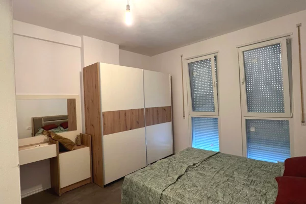 Shtepi me qera Apartament ne Tirane, 2+1, Mobilimi E mobiluar, Pagesa 600  Euro.