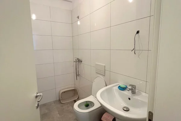 Shtepi me qera Apartament ne Tirane, 2+1, Mobilimi E mobiluar, Pagesa 600  Euro.