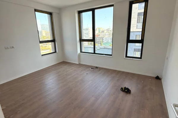 Zyre 2+1 me Qira – Bulevardi i Ri, Jordan Misja