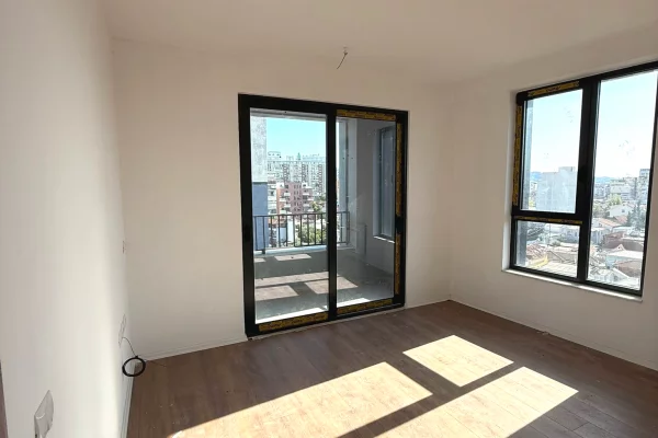 Zyre 2+1 me Qira – Bulevardi i Ri, Jordan Misja