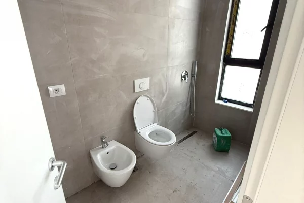 Zyre 2+1 me Qira – Bulevardi i Ri, Jordan Misja