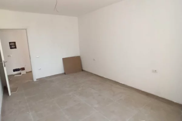 🏢 Zyre me Qira tek Donika center Afer qendres